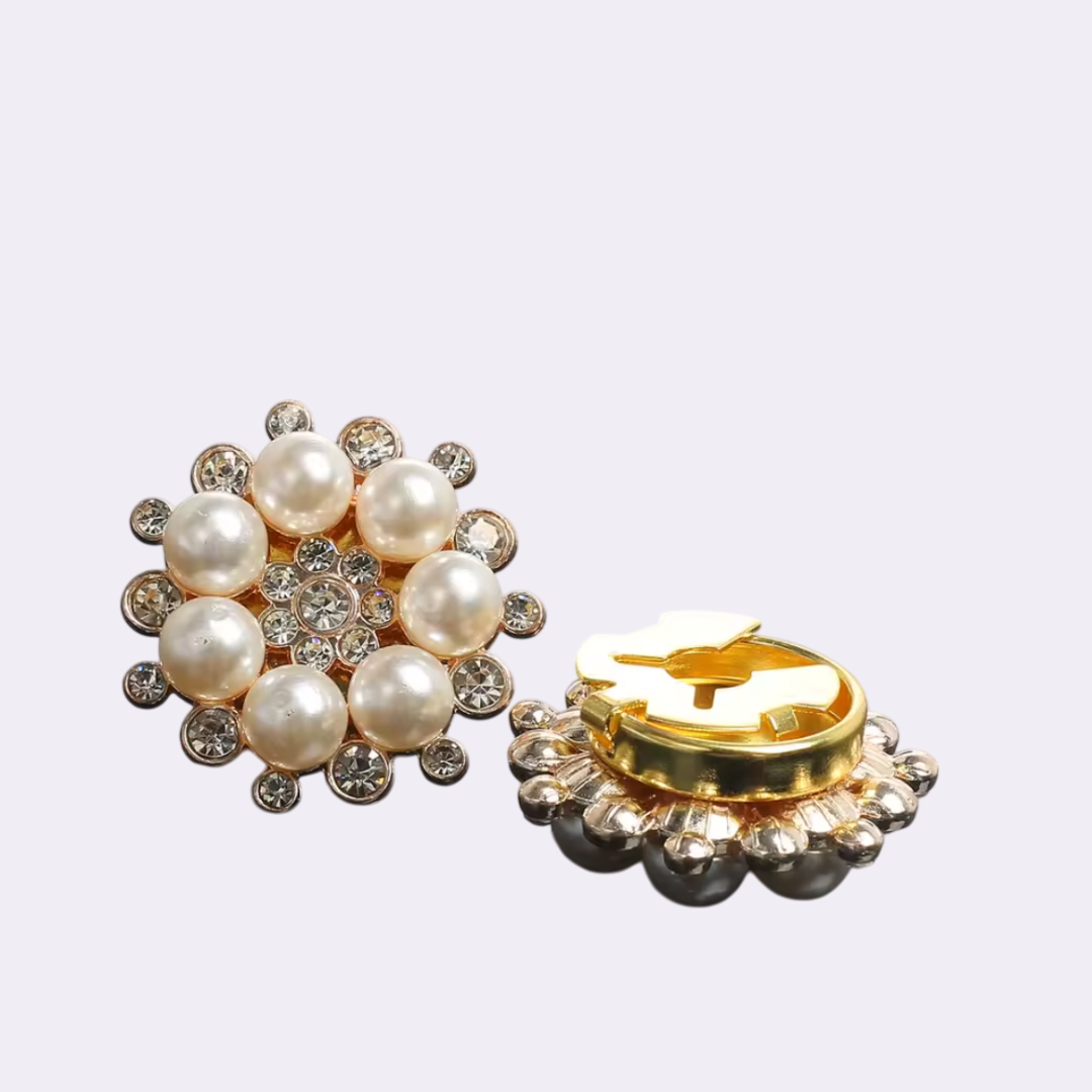 Luna Clip – Broche Floral para Elevar tu Camisa