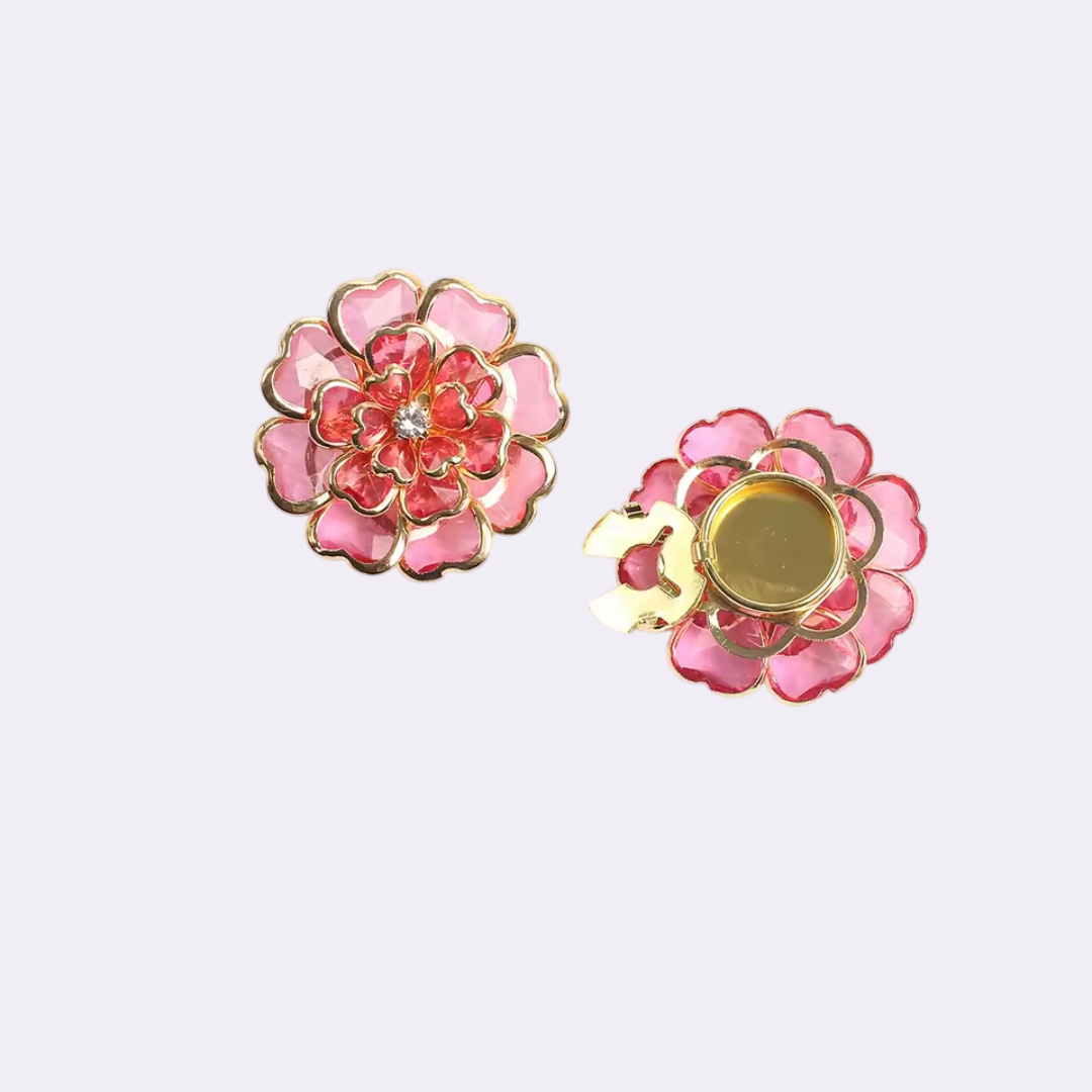 Pearl Whisper  – Broche Floral para Elevar tu Camisa