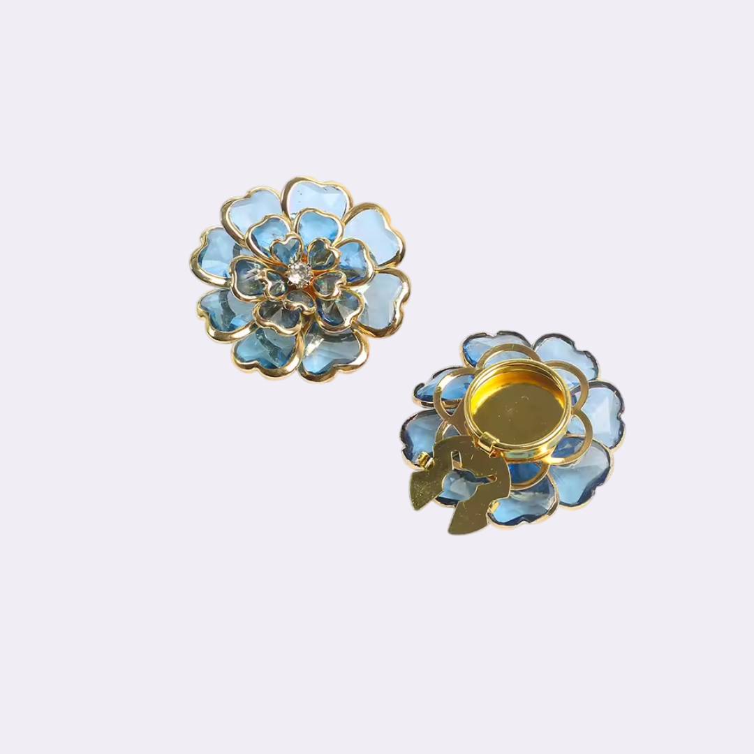 Pearl Whisper  – Broche Floral para Elevar tu Camisa