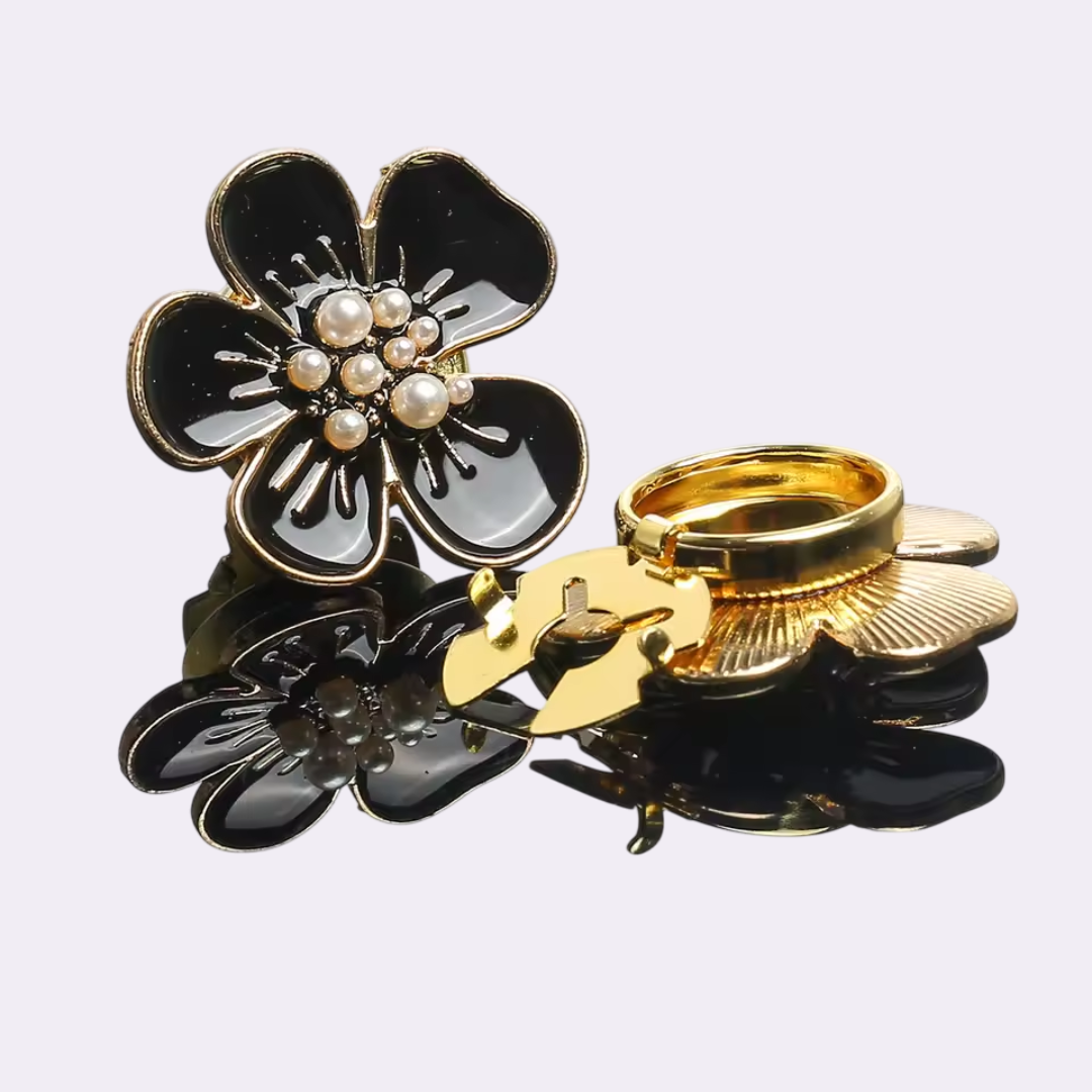 Silk Bloom  – Broche Floral para Elevar tu Camisa