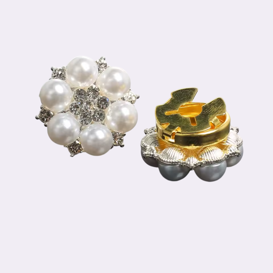 Golden Knot – Broche Floral para Elevar tu Camisa